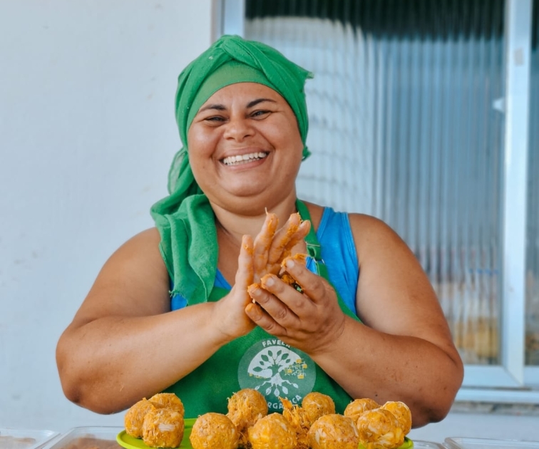  Regina Tchelly smiles as she prepares food. 